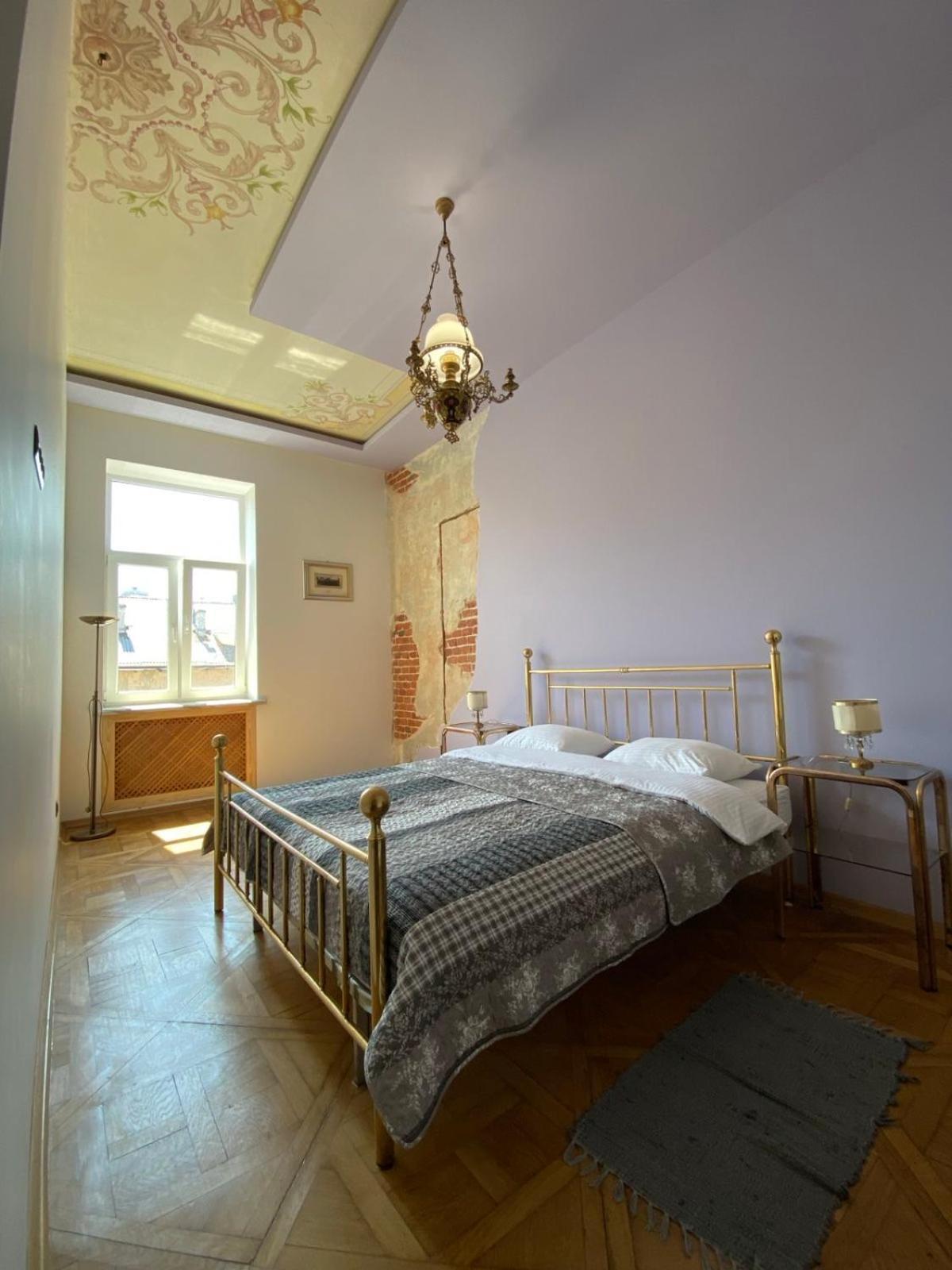 3 Bedrooms Apartment On Nasypna 3 إلفيف المظهر الخارجي الصورة